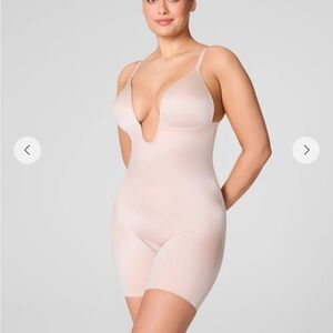 SPANXshape Suit Your Fancy
Plunge Low-Back Mid-Thigh Bodysuit in Champagne Beige